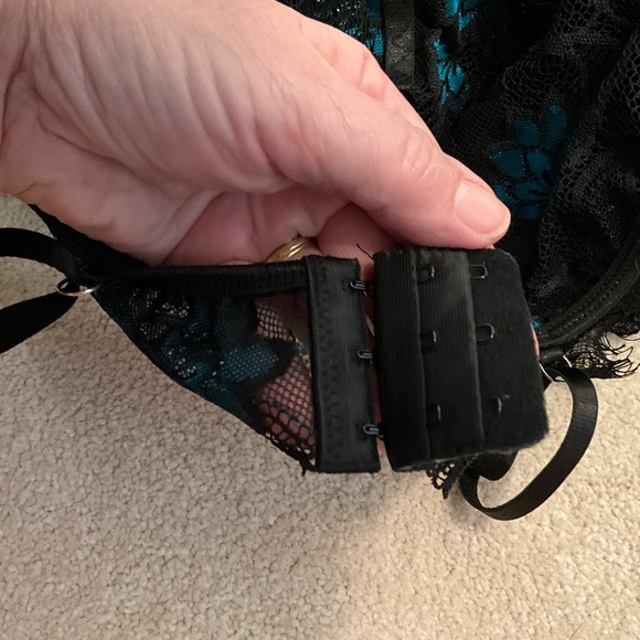 Gorgeous, teal and black bra - Picture 8 of 8